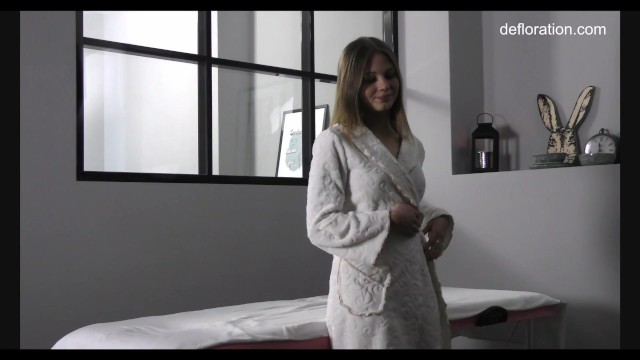 Jennifer Lorentz hot virgin massage - Porner.TV