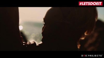 Ultimate Beach BJ: Unforgettable Seaside Sucking Session!