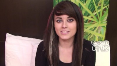 Russian teen stars in her first porn video (+18)
