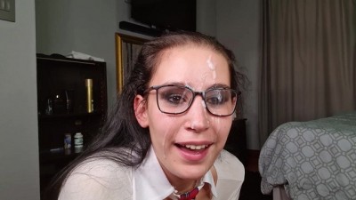 Blowjob Young Gets Blasted with Cum on her Glasses (+18)
