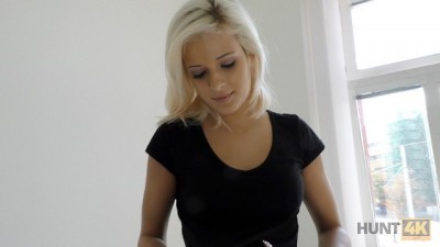 Hunter gives Money to Teen Blonde Babe to Open Locked Door (+18)