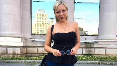TEENY AUS BAYERN MIT MEGA TITTEN AO GEFICKT IM WOHNWAGEN (+18)