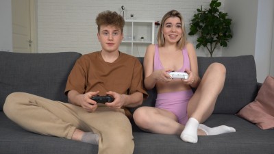 stepsister decided to have sex with stepbrother while parents are not at home
