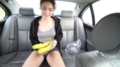 TEEN stuffs WET& TIGHT pussy with BANANE! (+18)