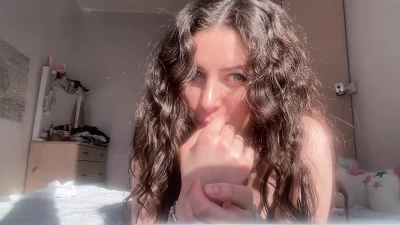 young milf masturbating home alone (+18)