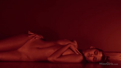 Jaw-Dropping Strip Show: Gorgeous Girl Flaunts Her Hot Bod
